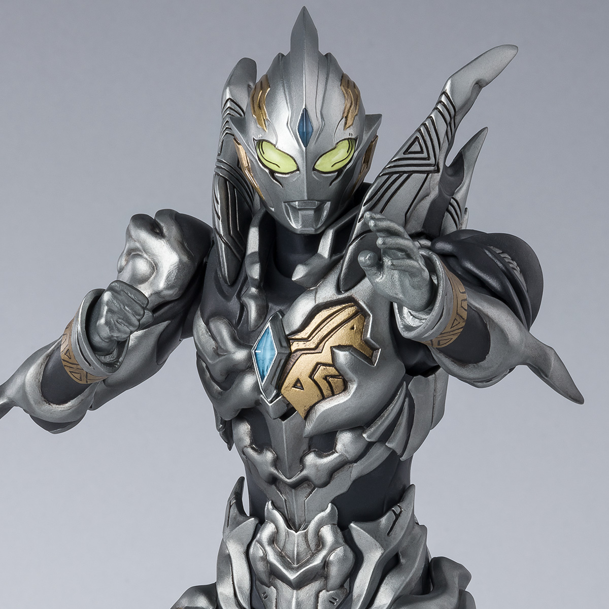 ウルトラマン　TRIGGER DARK S.H.Figuarts TRIGGER DARK | ULTRAMAN | PREMIUM BANDAI Singapore