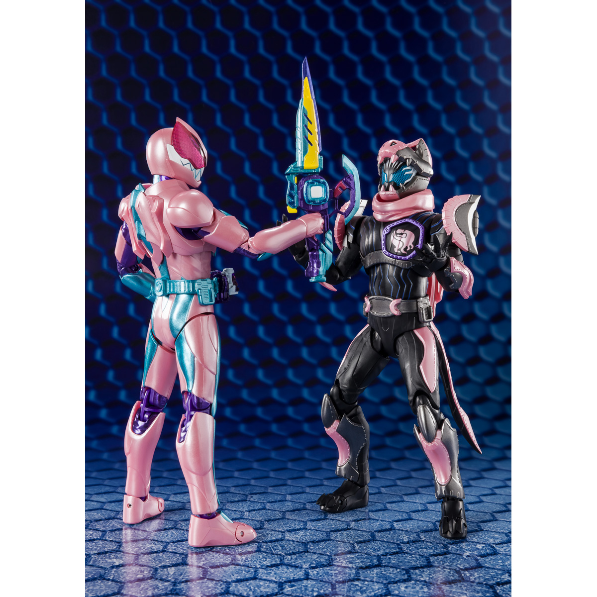 S.H.Figuarts KAMEN RIDER JEANNE COBRA GENOME & LOVEKOV KUJAKU