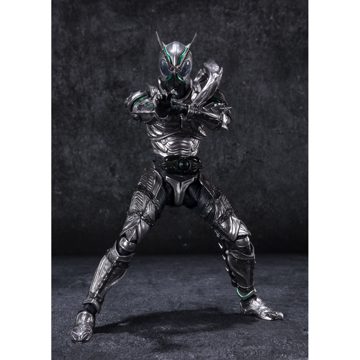 S.H.Figuarts KAMEN RIDER SHADOWMOON | Kamen Rider | PREMIUM BANDAI