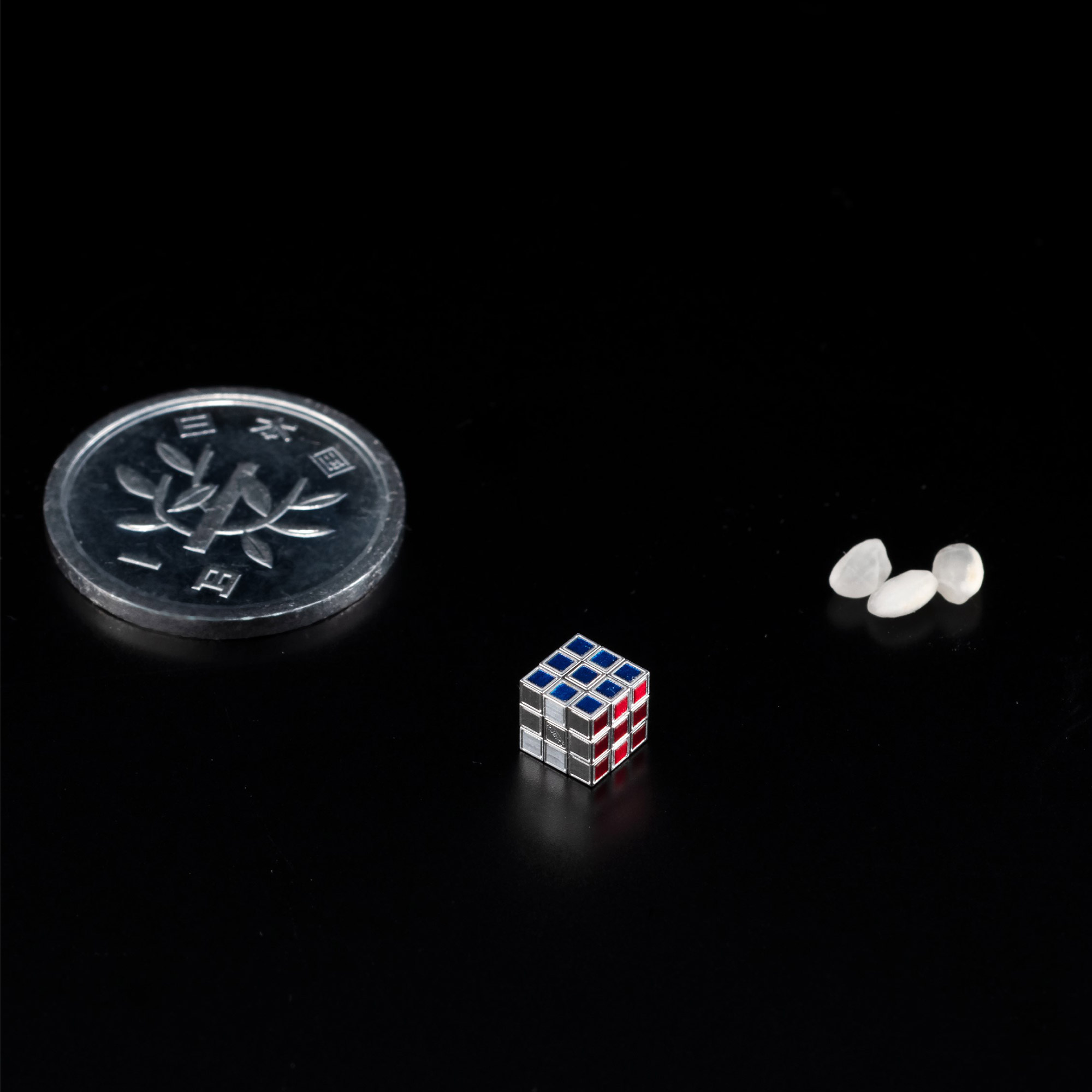 THE WORLD'S SMALLEST RUBIK'S CUBE -0.50cm ULTRA-PRECISION METAL