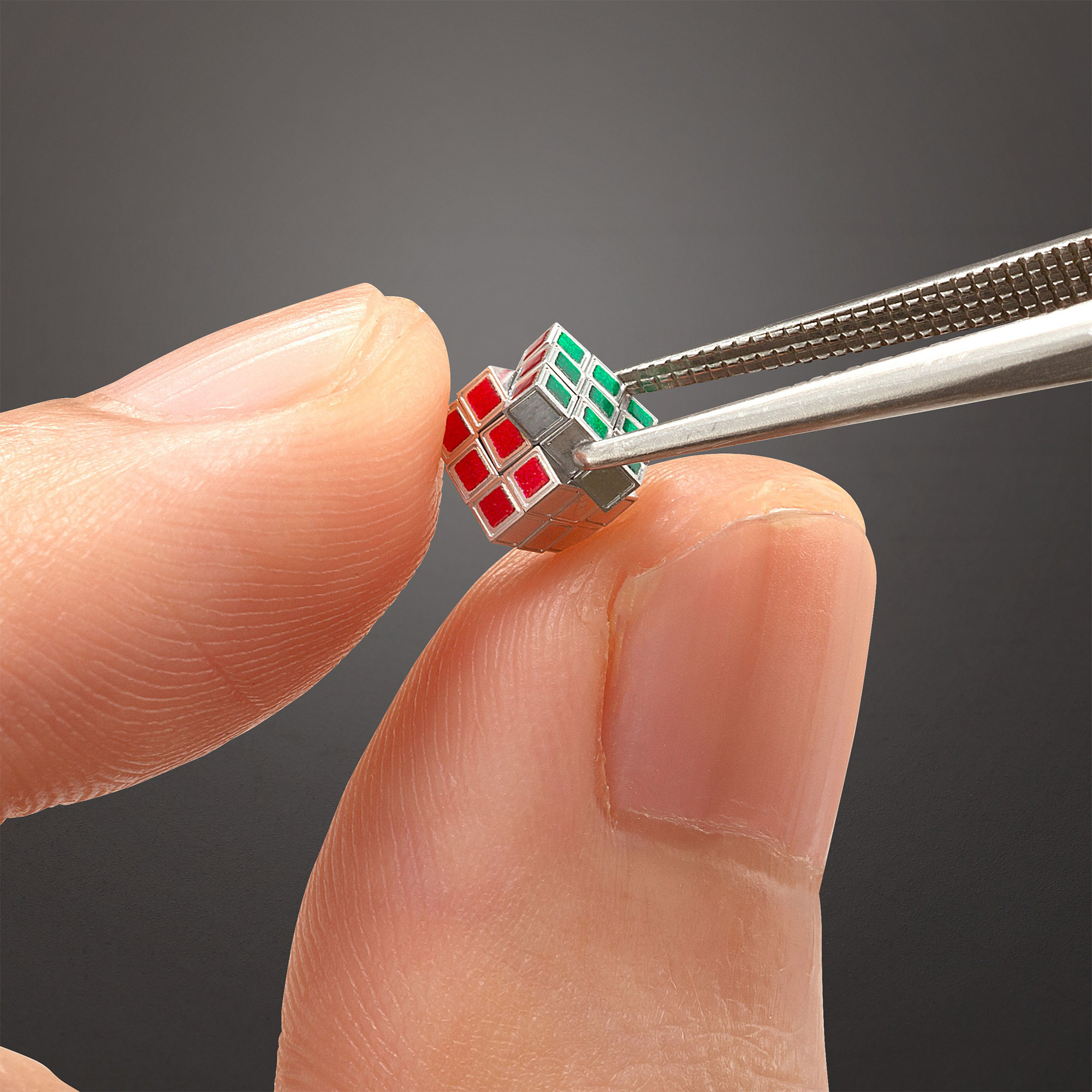 THE WORLD'S SMALLEST RUBIK'S CUBE -0.50cm ULTRA-PRECISION METAL
