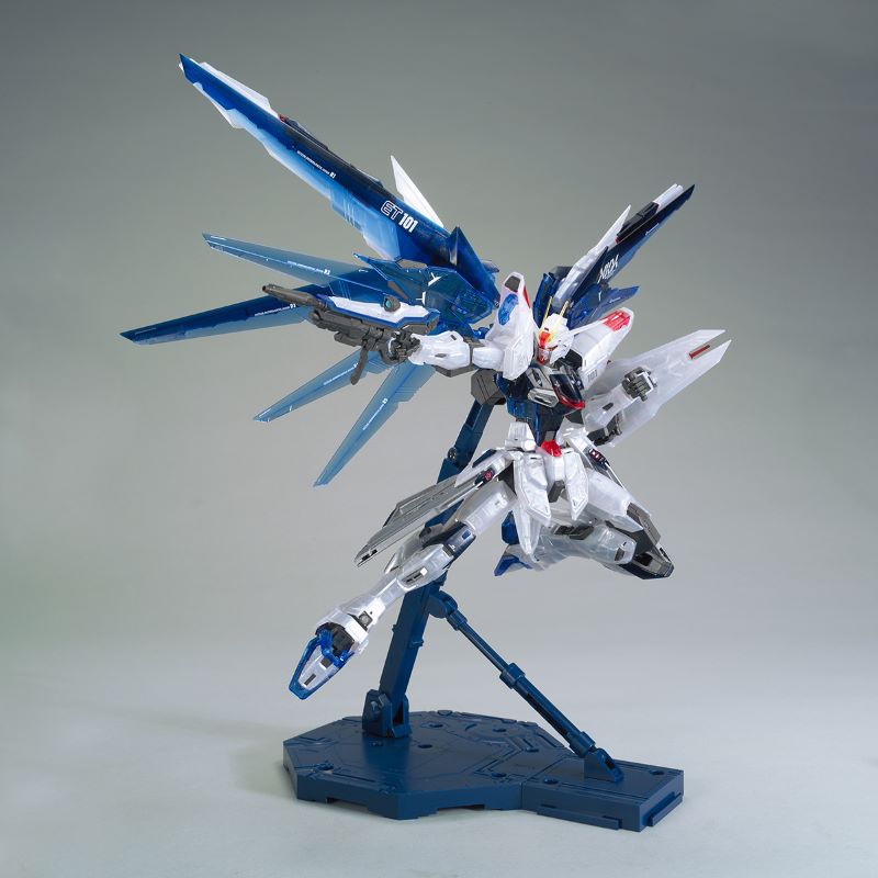 MG 1/100 THE GUNDAM BASE LIMITED FREEDOM GUNDAM Ver.2.0 ［CLEAR