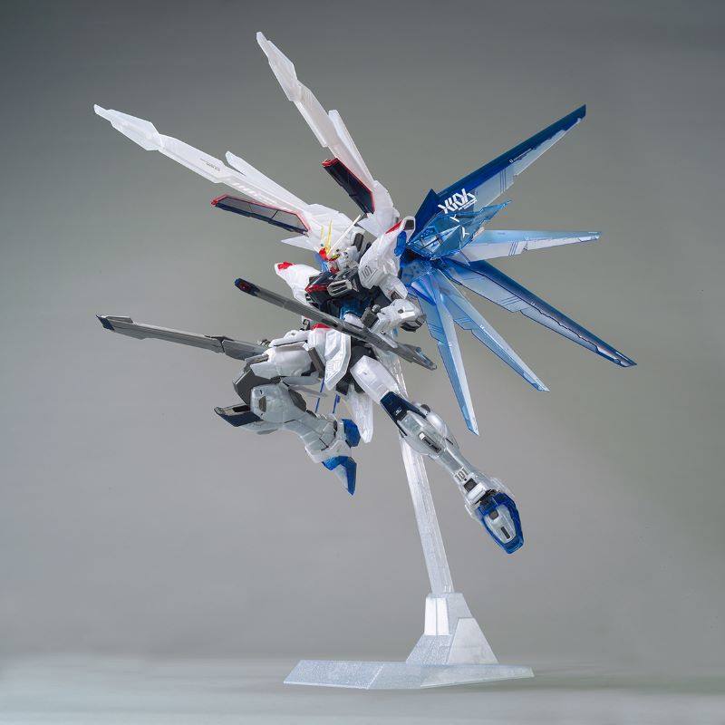 MG 1/100 THE GUNDAM BASE LIMITED FREEDOM GUNDAM Ver.2.0 ［CLEAR