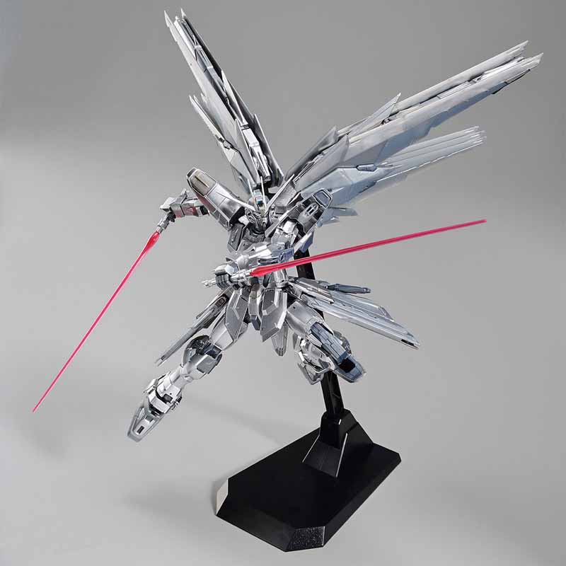 MG 1/100 THE GUNDAM BASE LIMITED FREEDOM GUNDAM Ver.2.0[SILVER