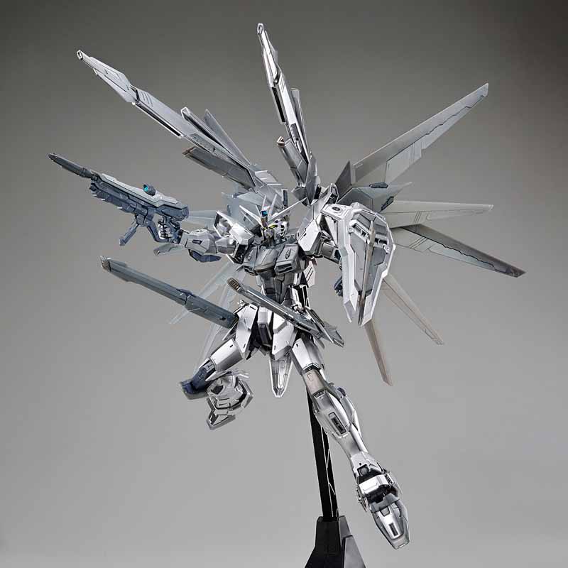 MG 1/100 THE GUNDAM BASE LIMITED FREEDOM GUNDAM Ver.2.0[SILVER