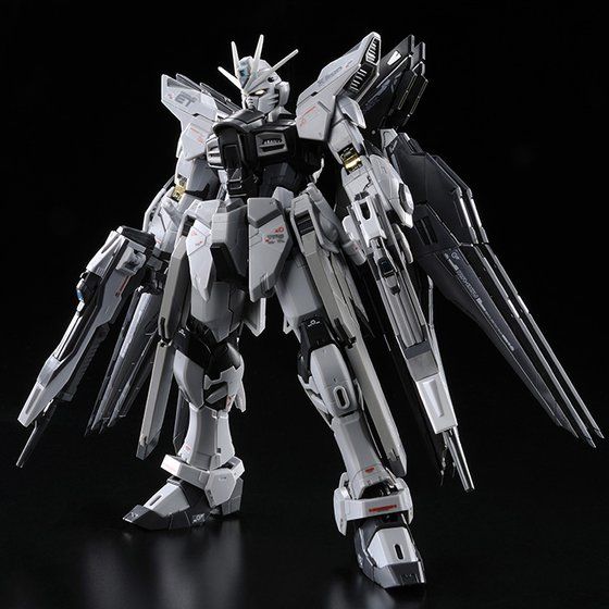 RG 1/144 Strike Freedom Gundam Deactive Mode tampak depan