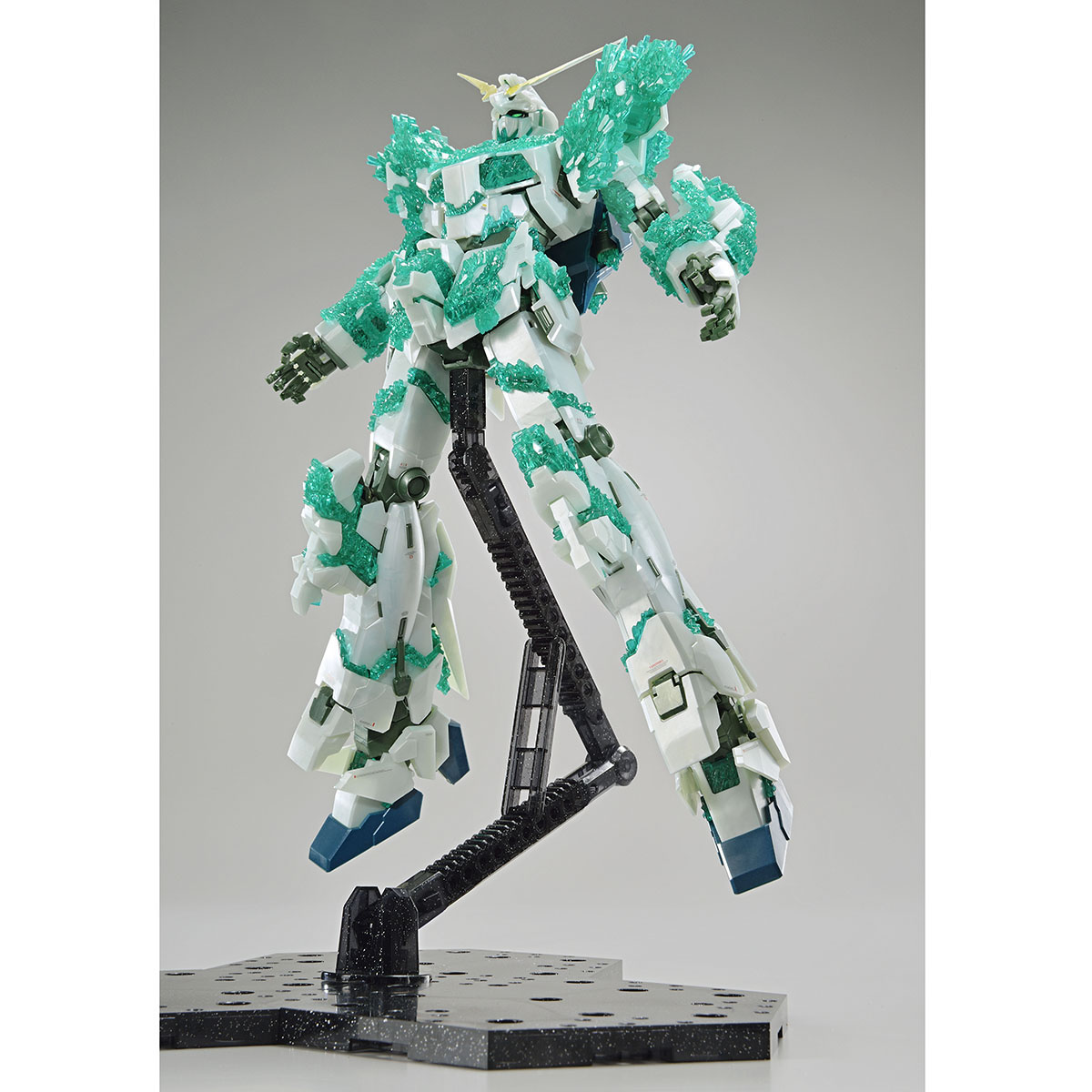 ユニコーンガンダム ルミナスクリスタルボディ 1/100 MG 1/100 THE GUNDAM BASE LIMITED UNICORN GUNDAM (LUMINOUS CRYSTAL