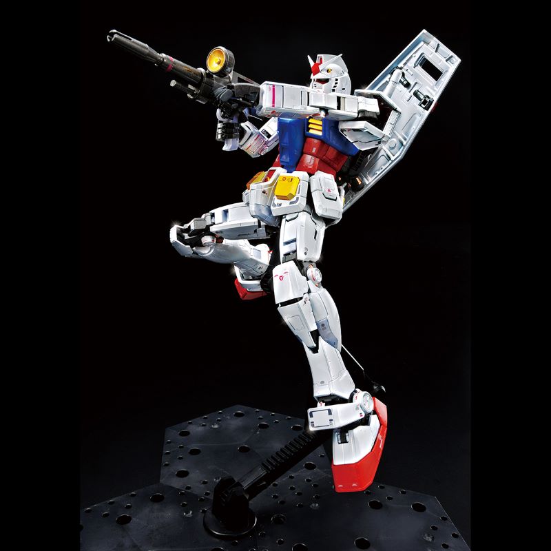 MG 1/100 THE GUNDAM BASE LIMITED RX-78-2 GUNDAM Ver.3.0 [TITANIUM