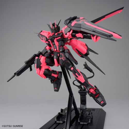 MG 1/100 AILE STRIKE GUNDAM Ver.RM [RECIRCULATION COLOR/NEON PINK