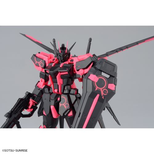 MG 1/100 AILE STRIKE GUNDAM Ver.RM [RECIRCULATION COLOR/NEON PINK