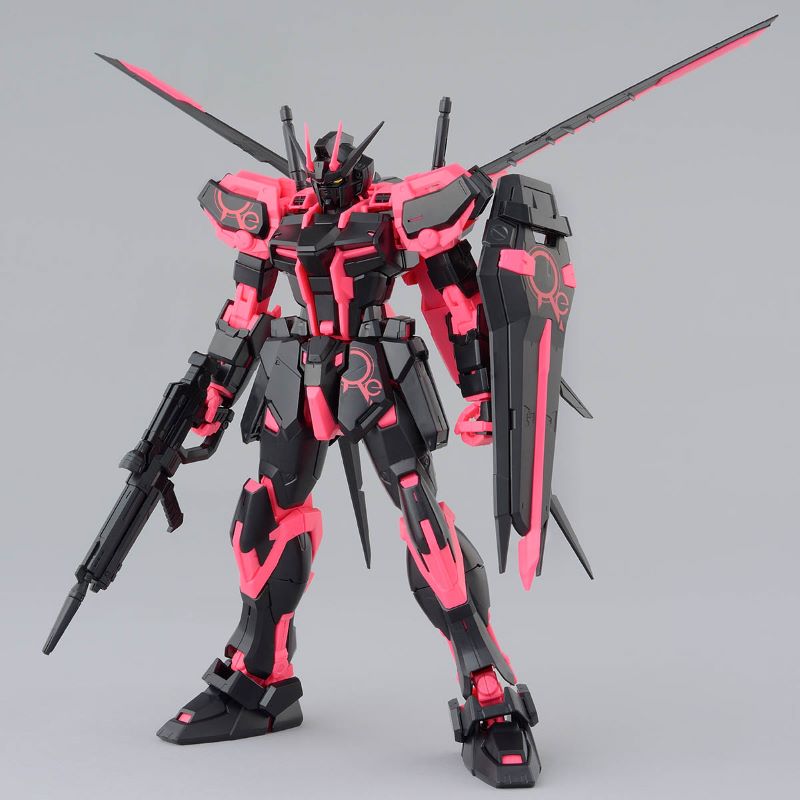 MG 1/100 AILE STRIKE GUNDAM Ver.RM [RECIRCULATION COLOR/NEON PINK