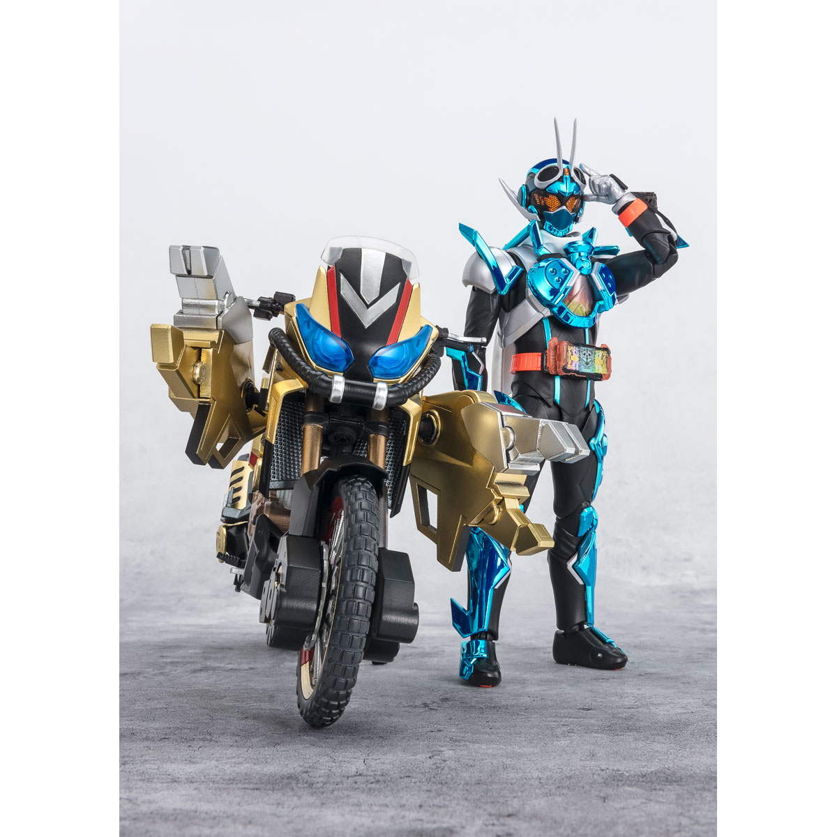 S.H.Figuarts GOLDDASH | Kamen Rider | PREMIUM BANDAI USA [Official