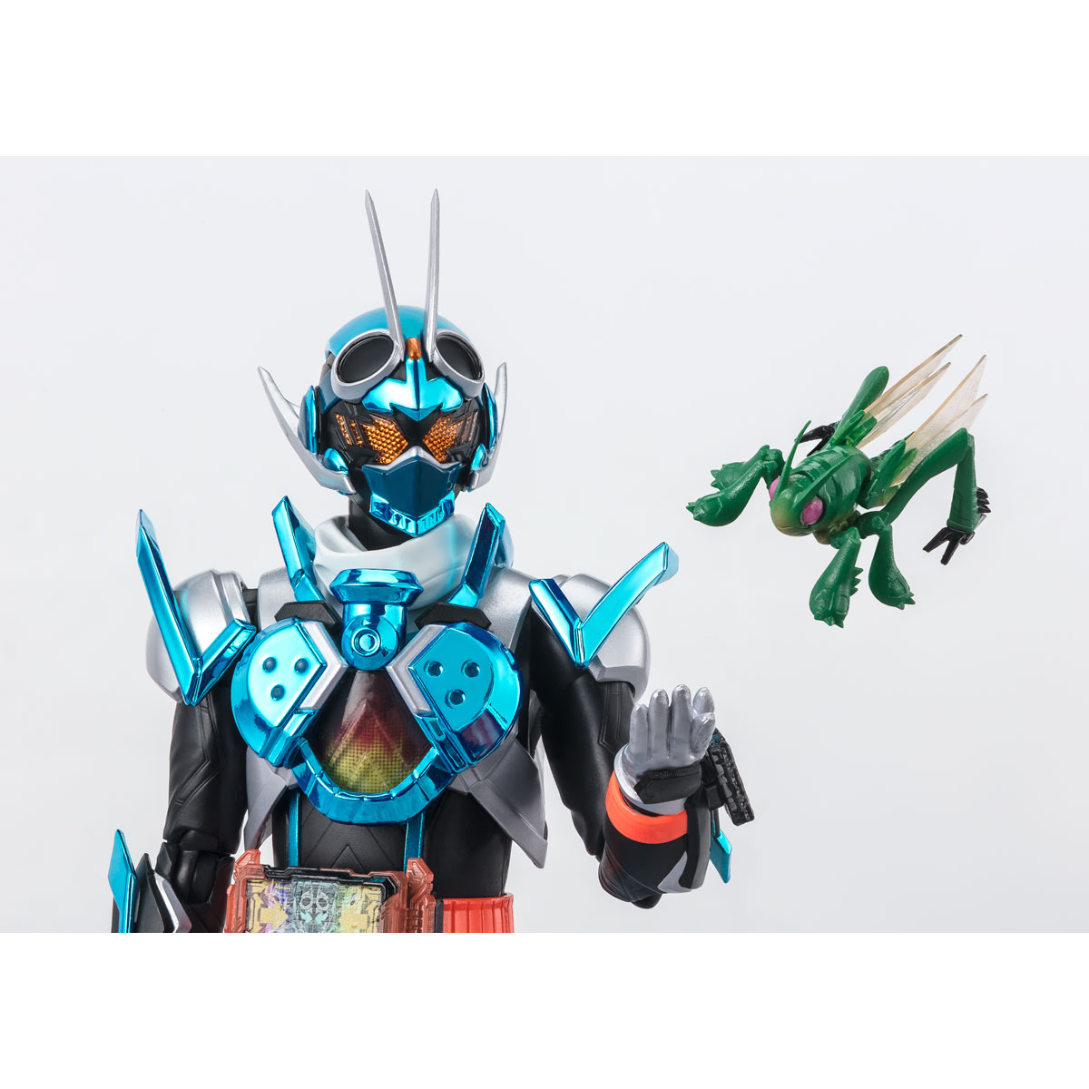 S.H.Figuarts GOLDDASH | Kamen Rider | PREMIUM BANDAI USA [Official
