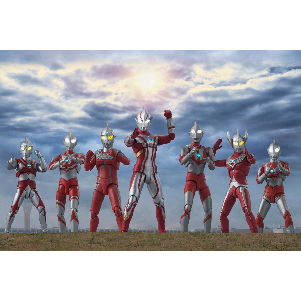 S.H.Figuarts ULTRAMAN MEBIUS | ULTRAMAN | PREMIUM BANDAI USA