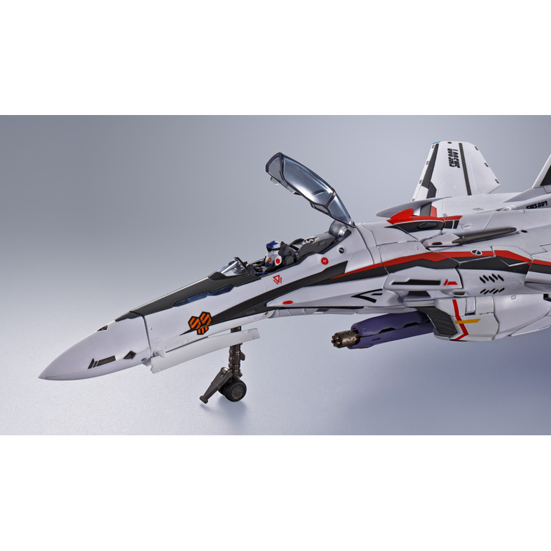 DX Chogokin VF-25F Super Messiah Valkyrie (Alto Saotome Custom