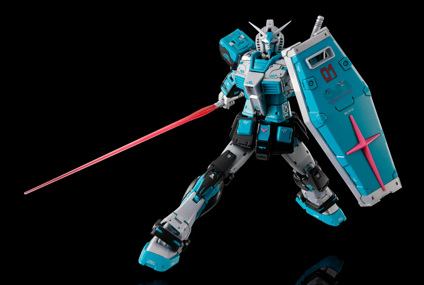 RG 1/144 RX-78-2 GUNDAM Ver.2.0 [HATSUNE MIKU Ver.] | GUNDAM