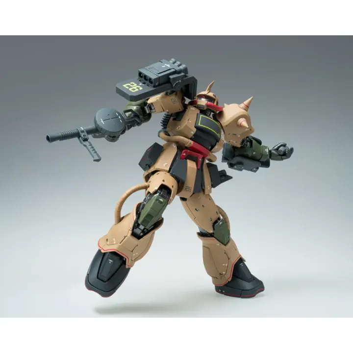 GUNDAM FIX FIGURATION METAL COMPOSITE MS-06D ZAKU DESERT TYPE - tampak belakang dengan aksesori