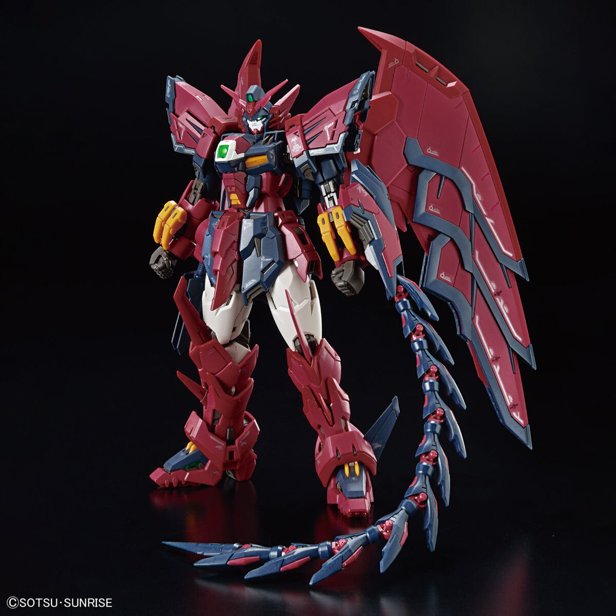 RG 1/144 Gundam Epyon - tampilan close-up armor