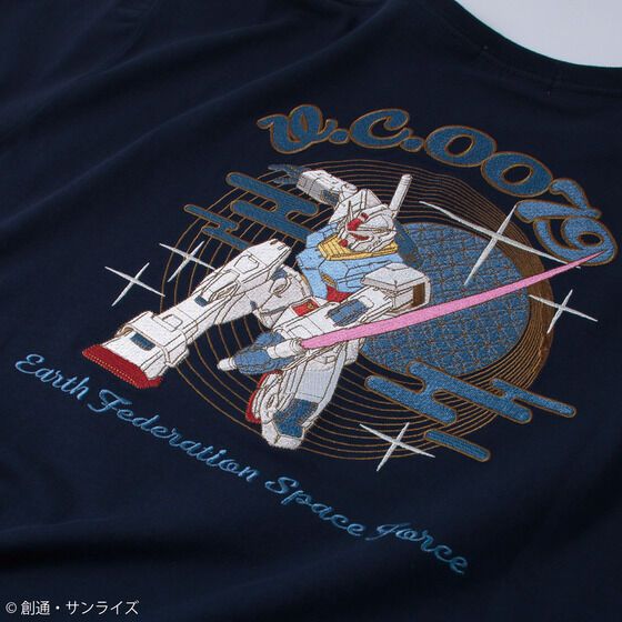 STRICT-G Mobile Suit Gundam RX-78-2 Embroidered T-shirt - tampak belakang dengan desain battle scene dinamis