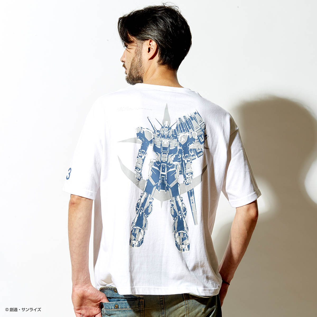 ν Gundam Big Size T-shirt—Mobile Suit Gundam: Char's Counterattack