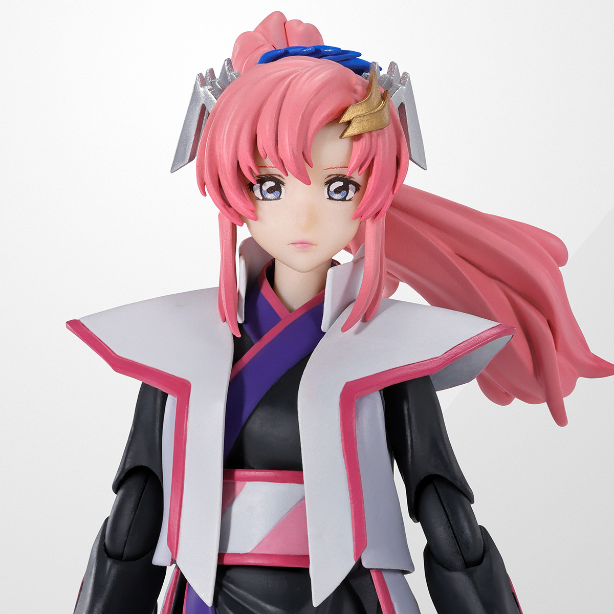 S.H.Figuarts LACUS CLYNE (COMPASS Battle Surcoat Ver.) | GUNDAM ...