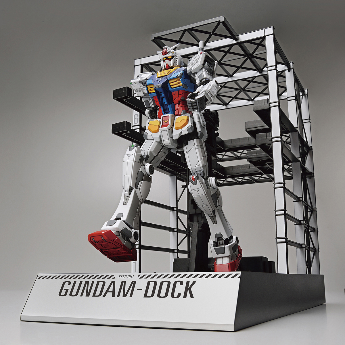 1/144 RX-78F00 GUNDAM & G-DOCK | GUNDAM | PREMIUM BANDAI USA