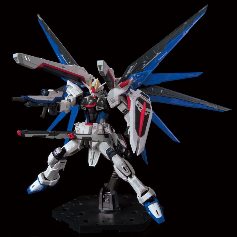 【10％OFF】 GUNDAM THE 1/144 RG BASE GUNDAM FREEDOM ZGMF-X10A LIMITED ロボット