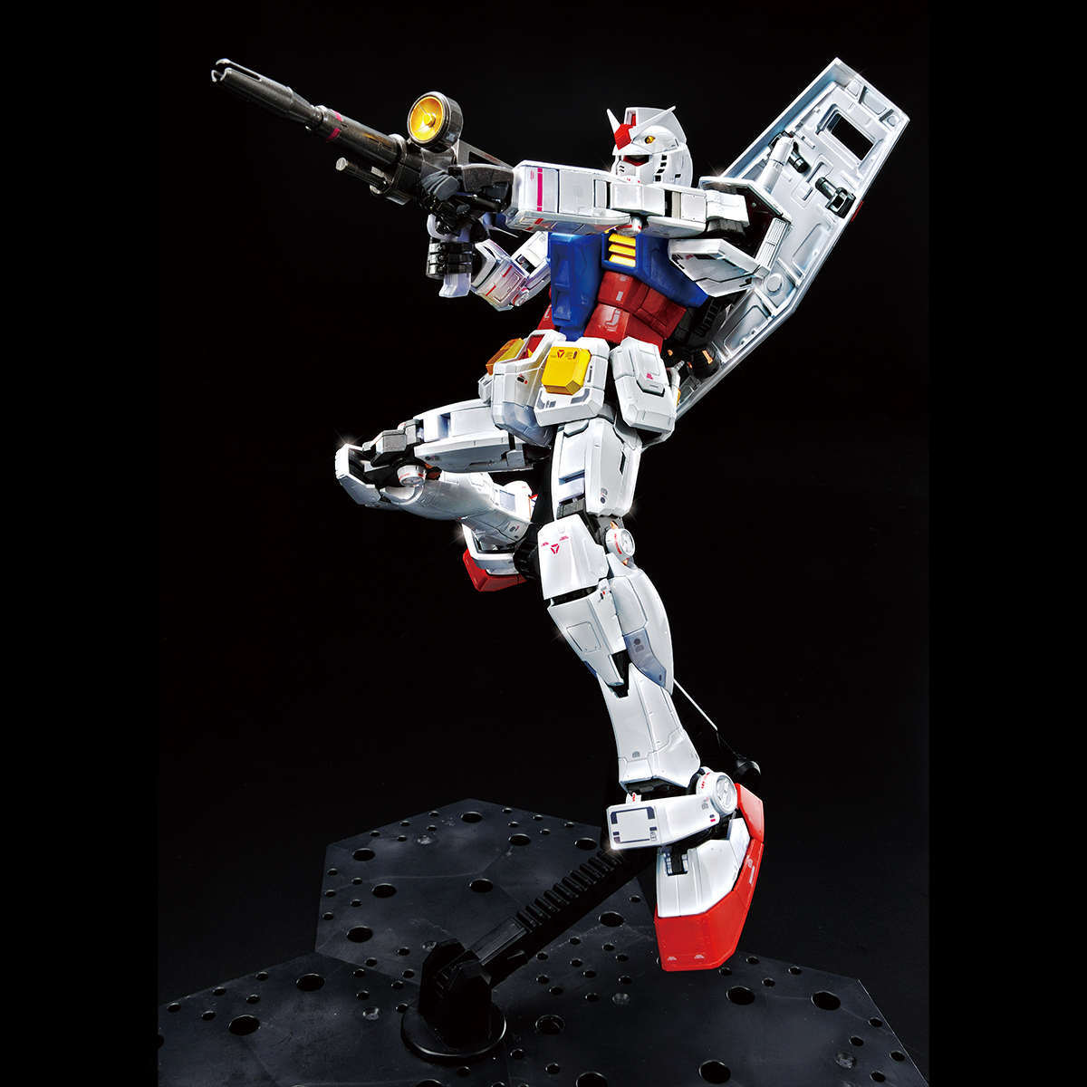 MG 1/100 THE GUNDAM BASE LIMITED RX-78-2 GUNDAM Ver.3.0 [TITANIUM