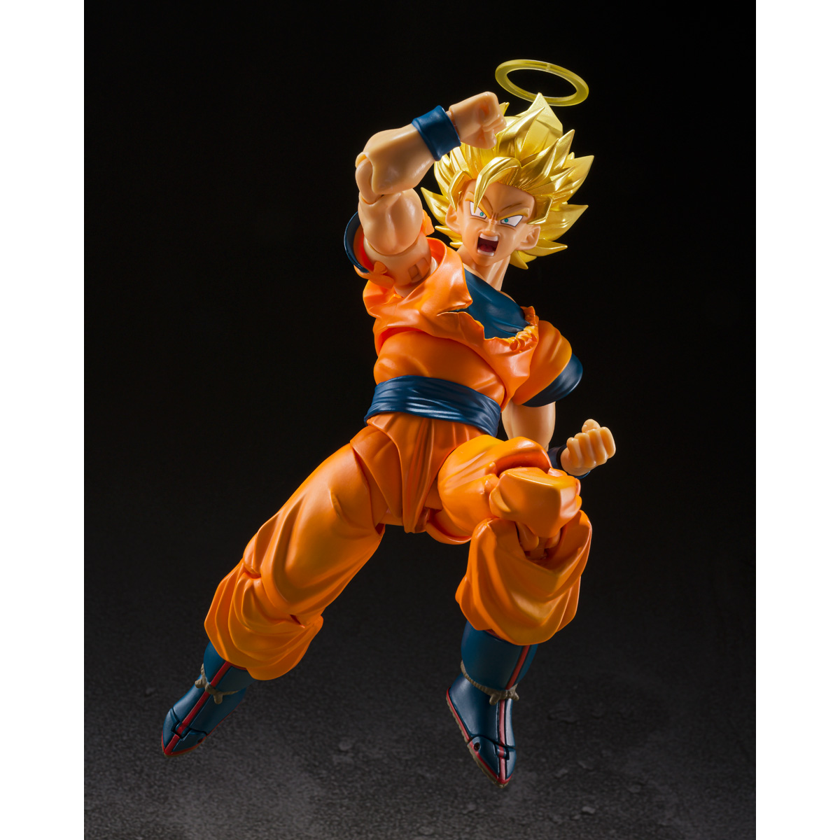 Son Goku Super Sayajin, attack position, full body