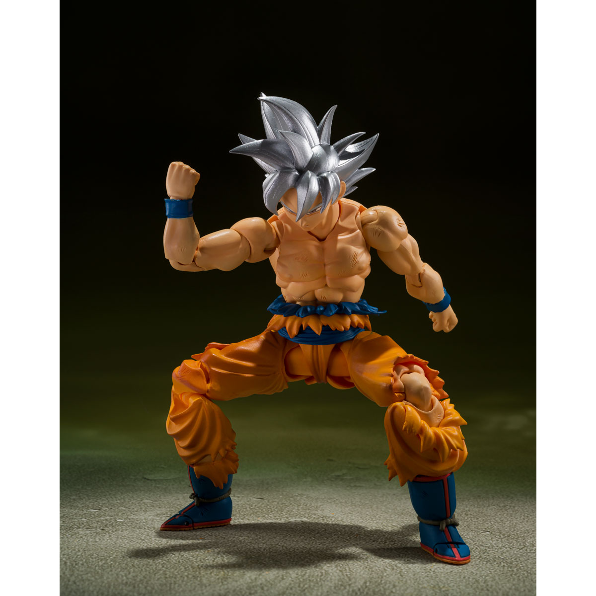 Figurine S.H. Figuarts Son Goku Ultra Instinct - Deriv'Store - Les  Spécialistes en Figurines & Produits Dérivés Geek