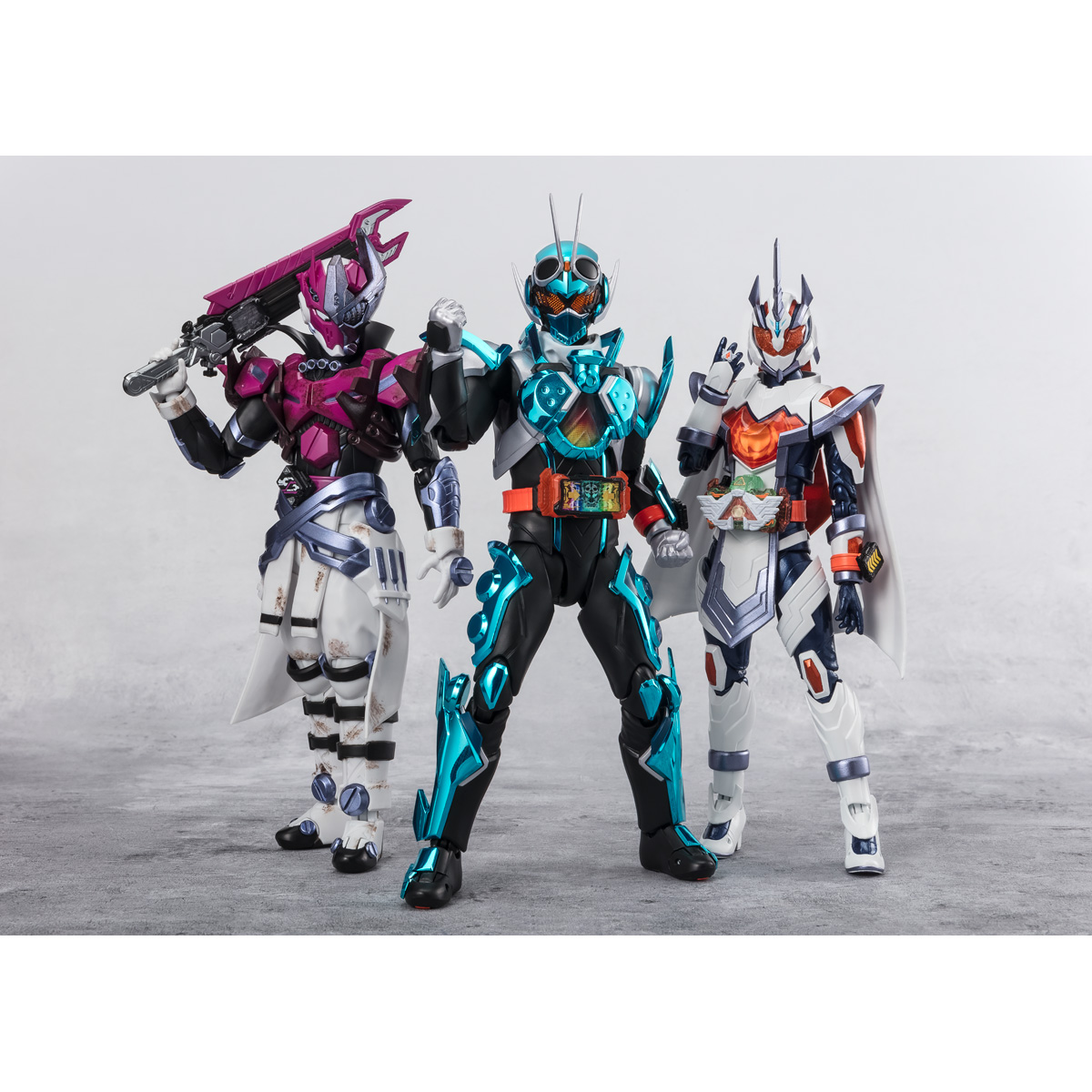 Amazon.com: S.H. Figuarts Kamen Rider Gatchard Kamen Rider