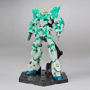 HG 1/144 THE GUNDAM BASE LIMITED UNICORN GUNDAM (LUMINOUS CRYSTAL BODY)