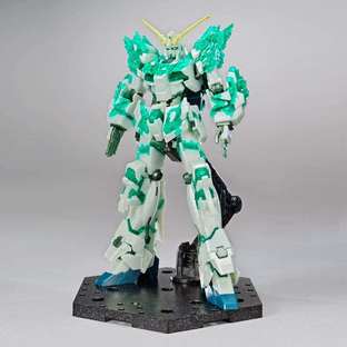 HG 1/144 THE GUNDAM BASE LIMITED UNICORN GUNDAM (LUMINOUS CRYSTAL BODY)