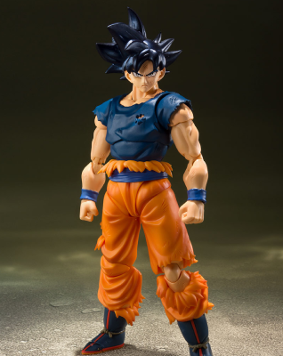 Son Goku Ultra Instinct 'Sign' Event Exclusive Color Edition Figure